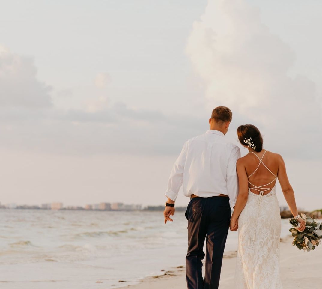 Hochzeitspaar am Strand