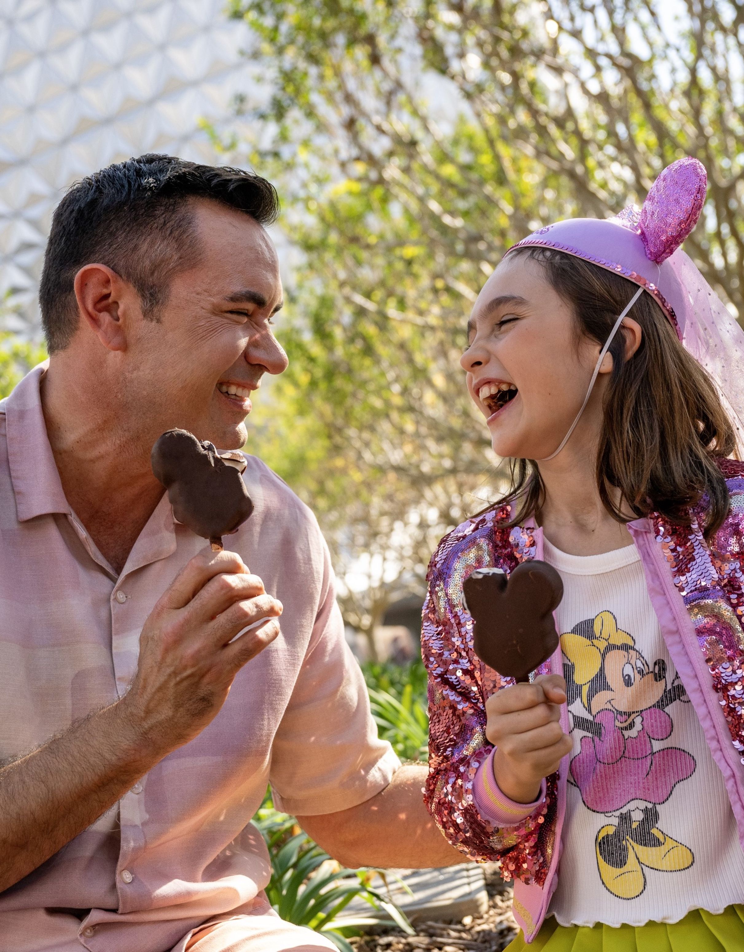Fille et père avec glace à l'Epcot