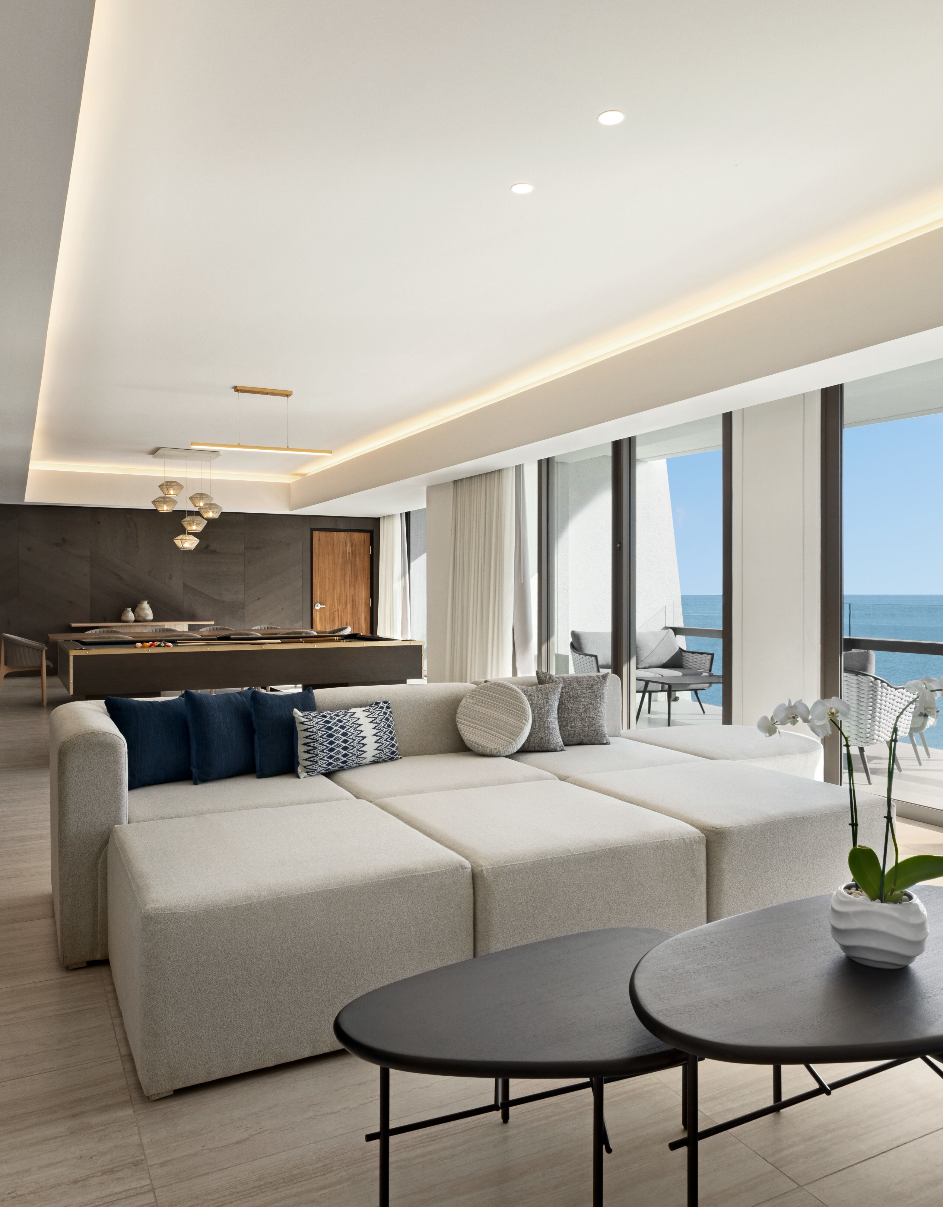 Presidential Suite With Pool Table