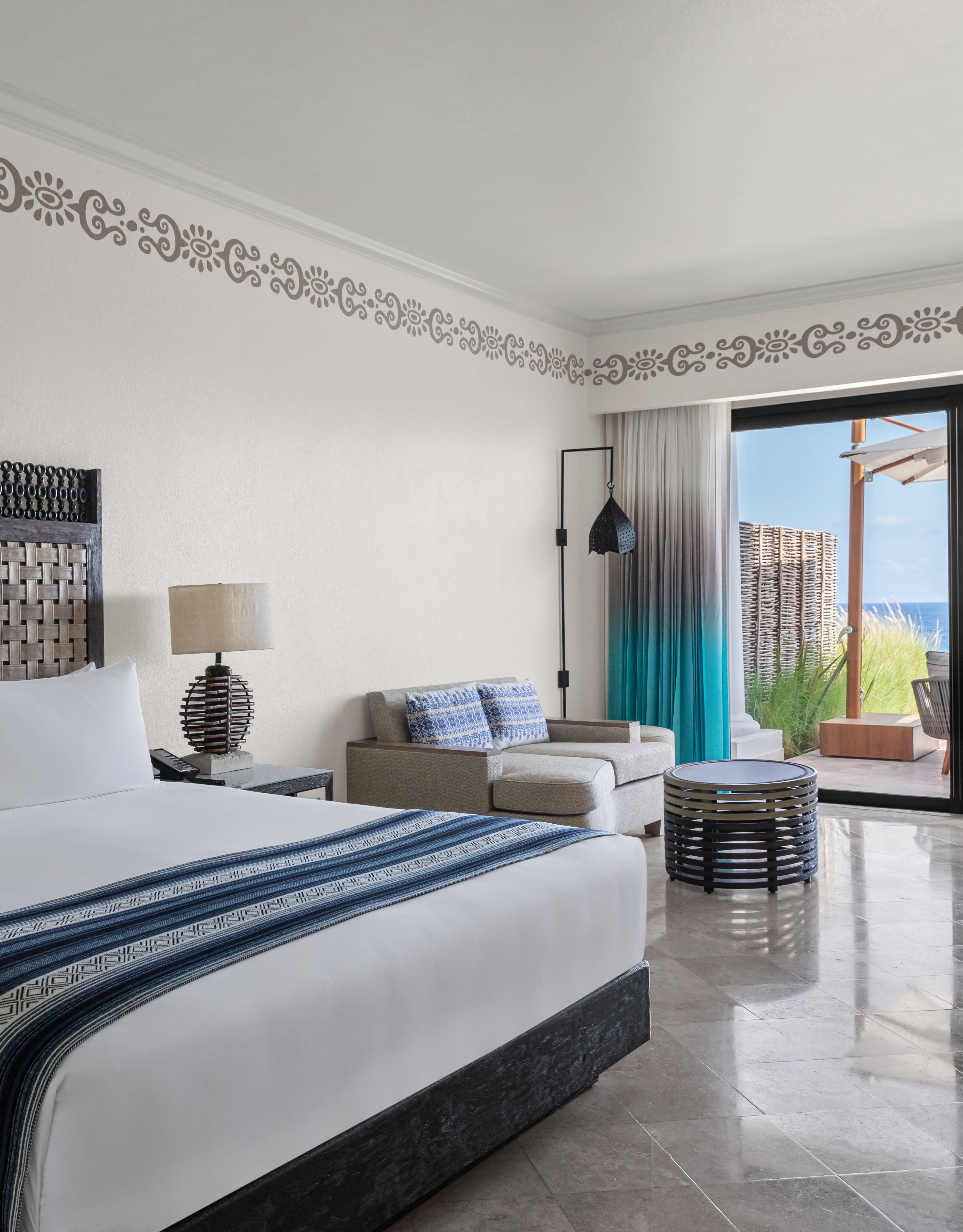 Plunge Pool Suite Bed