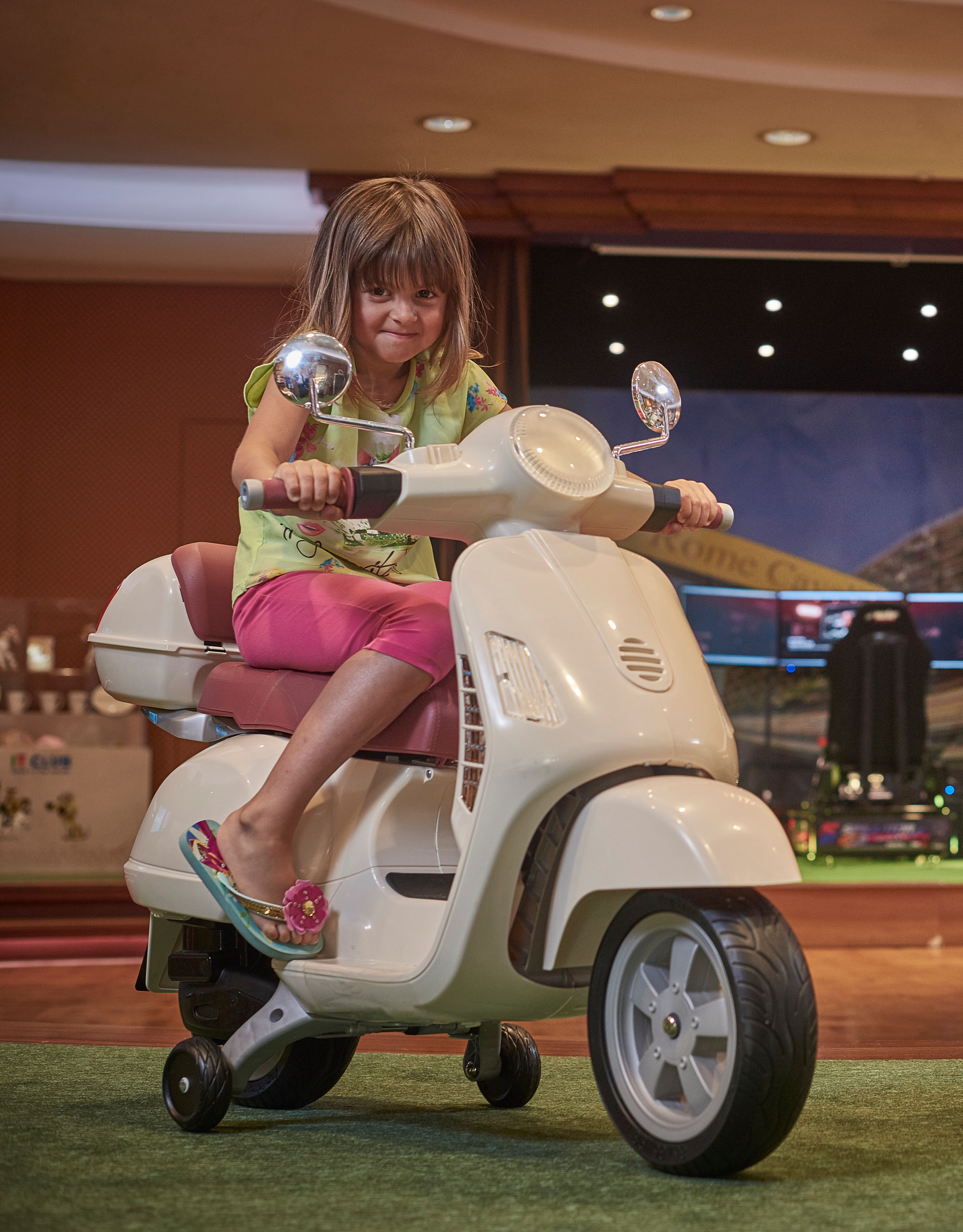 Crianças de veículos vespa