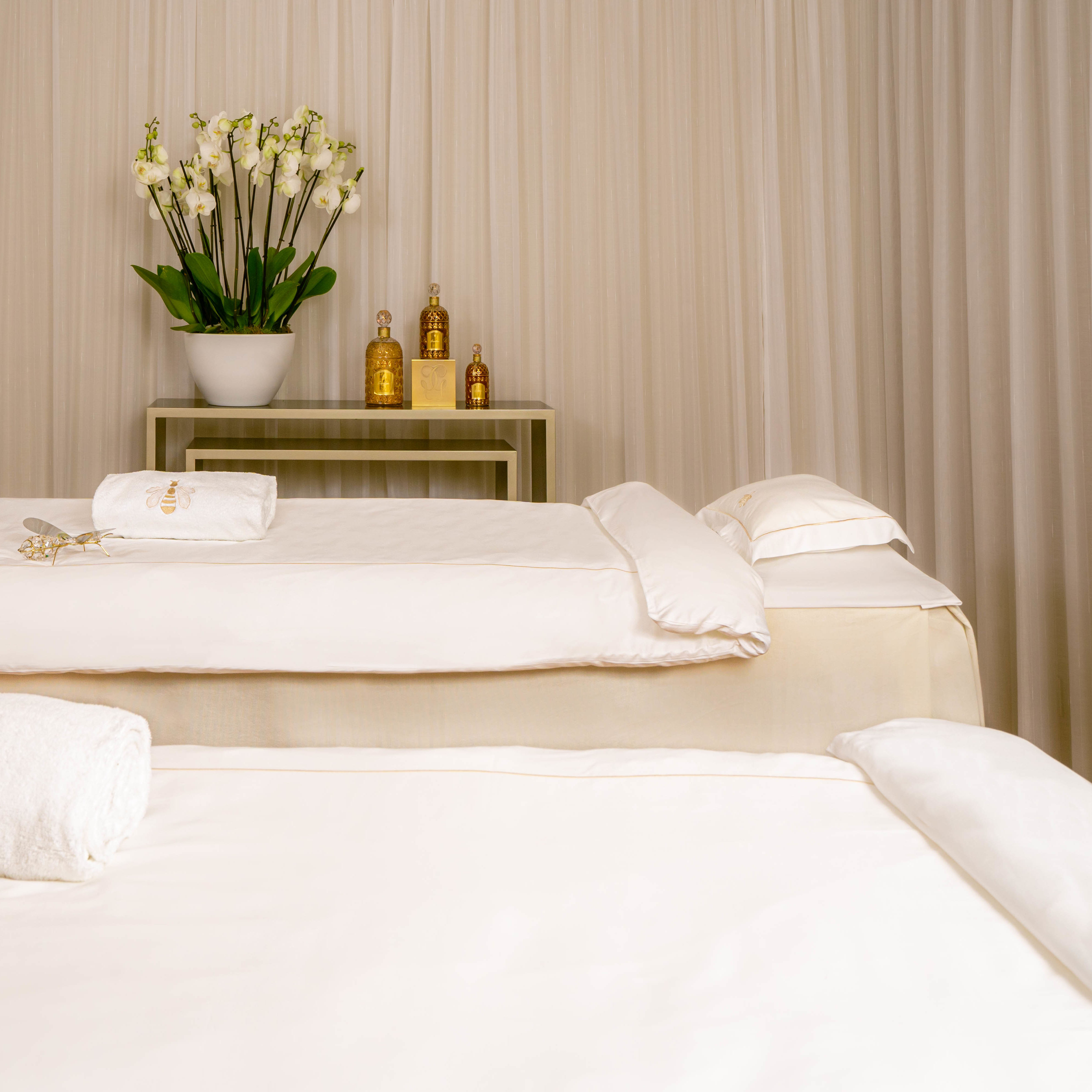 Masážní místnost se dvěma lůžky v lázních