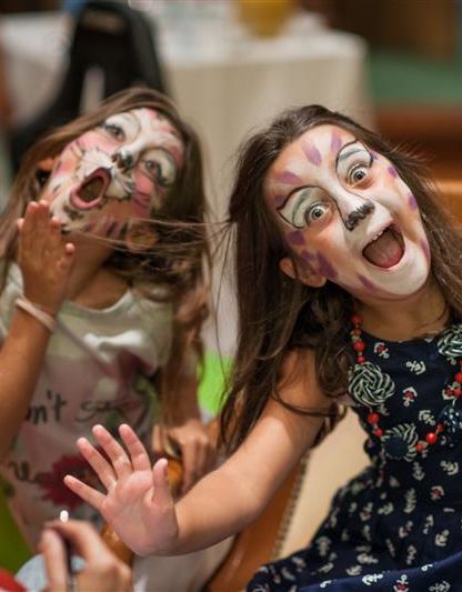Crianças com pintura facial