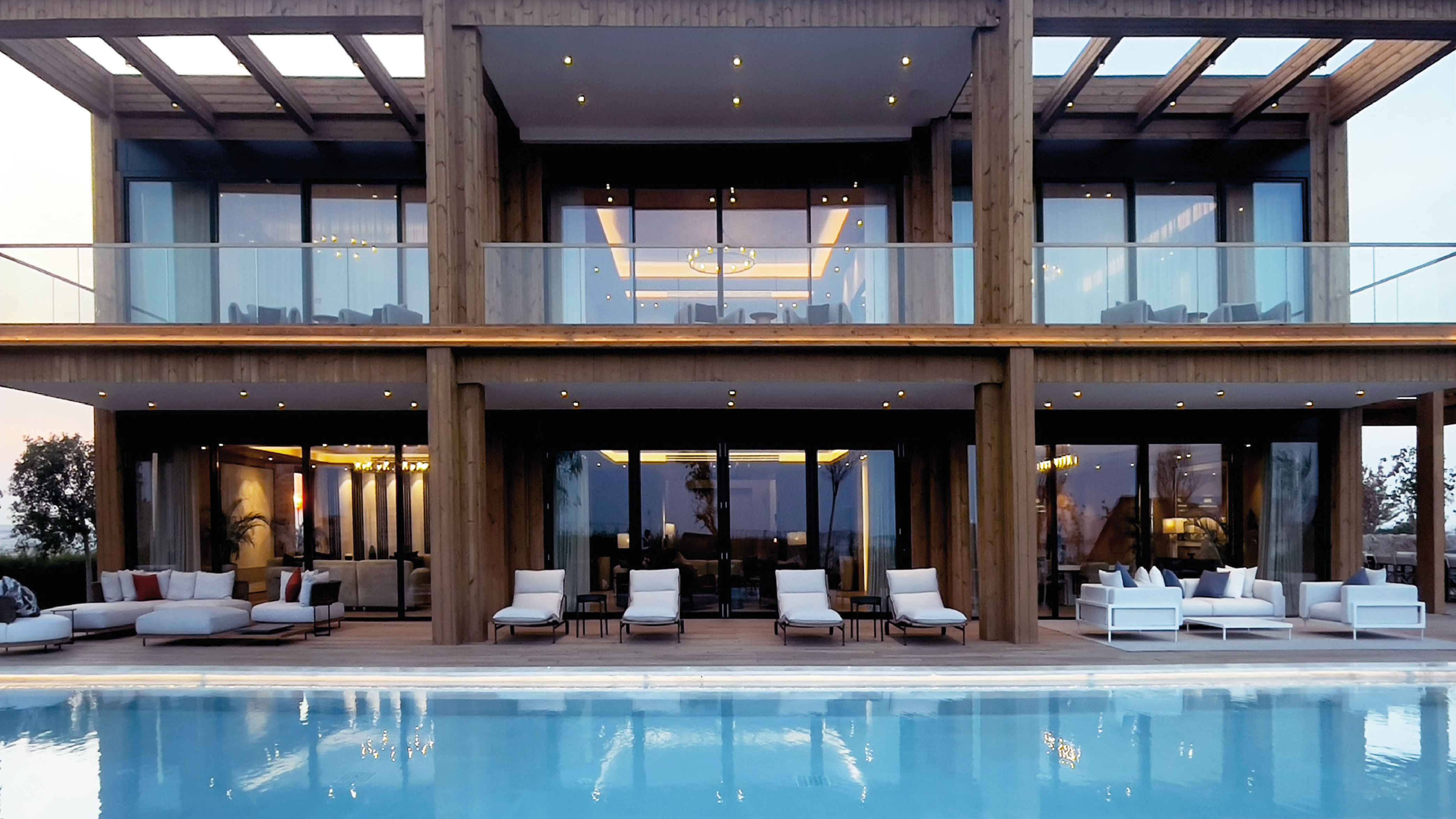 Royal Three Bedroom Villa with Comfortable Seats in Pool Area