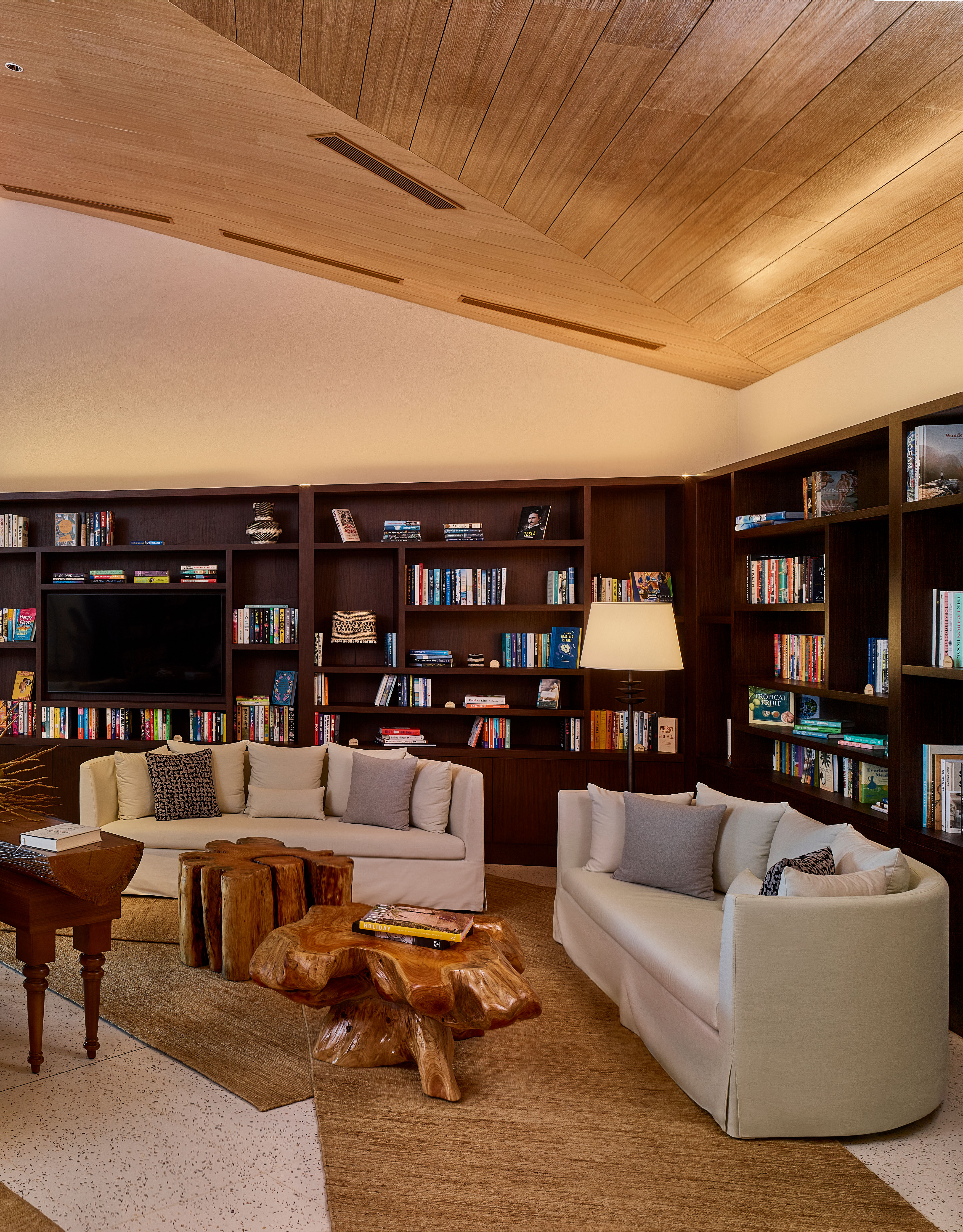 Zonă de zi în zona bibliotecii