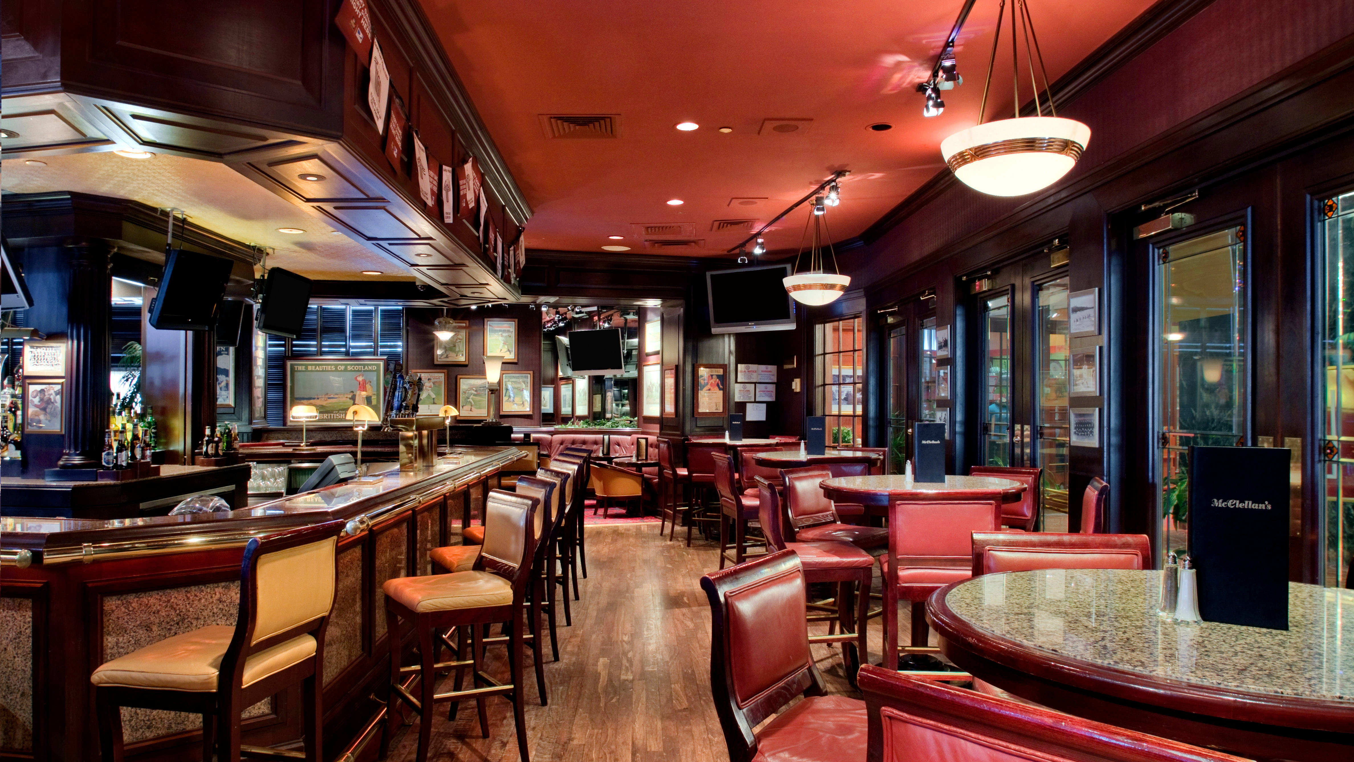 Bar, bar, meja, dan kursi olahraga McClellan