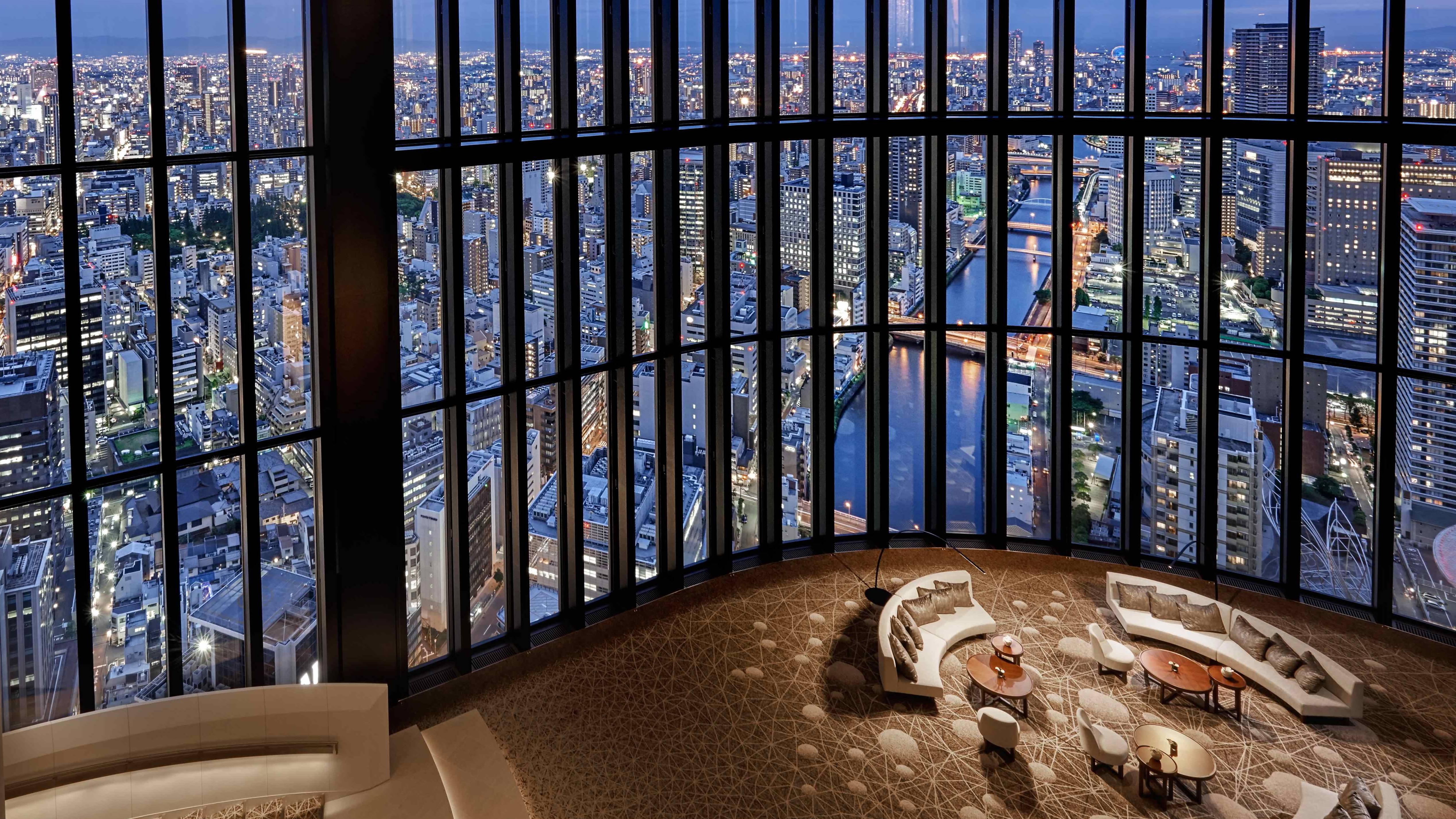 Şehir manzaralı lobi