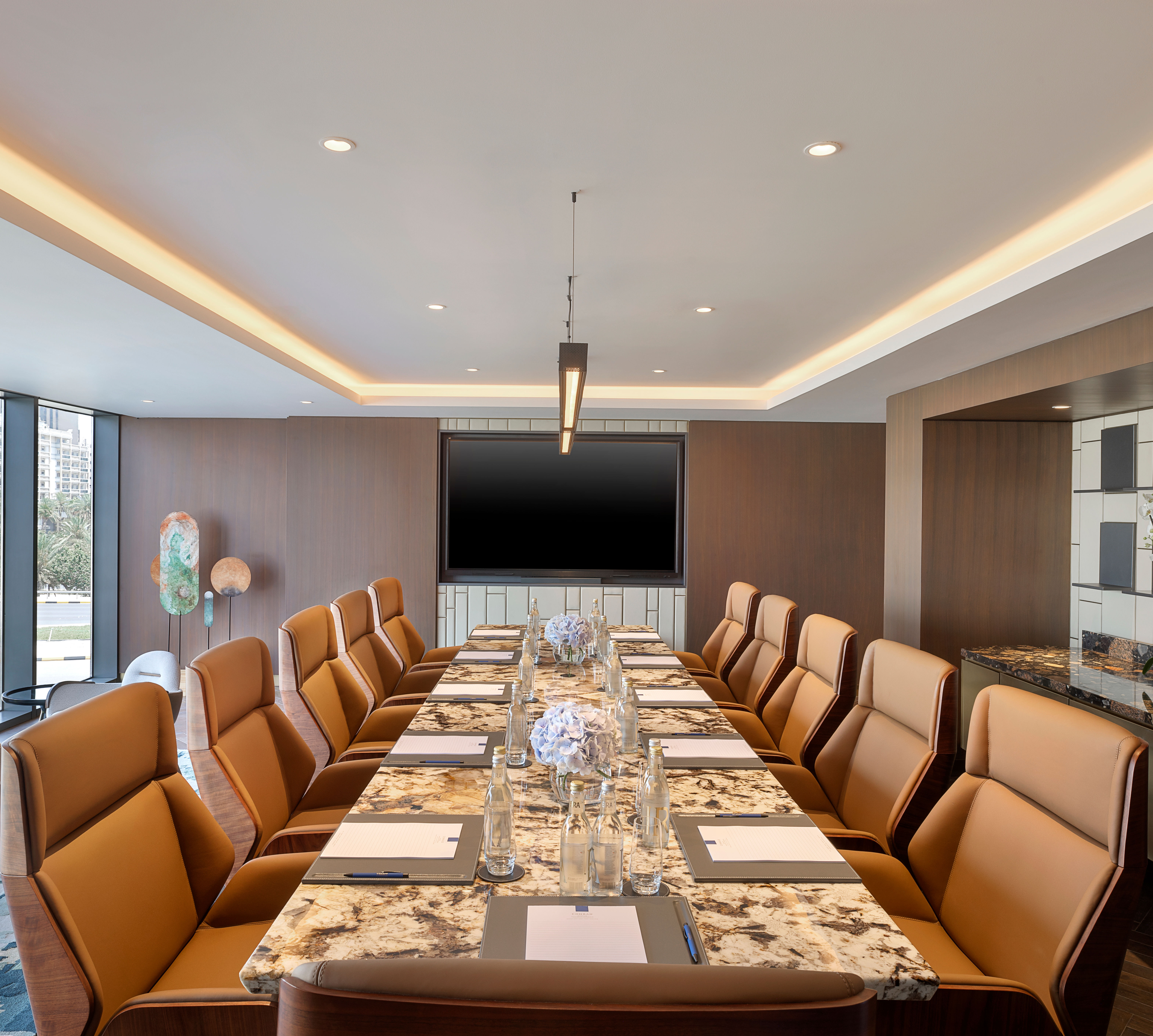 Ruang pertemuan Bab Al Bahrain, kursi meja