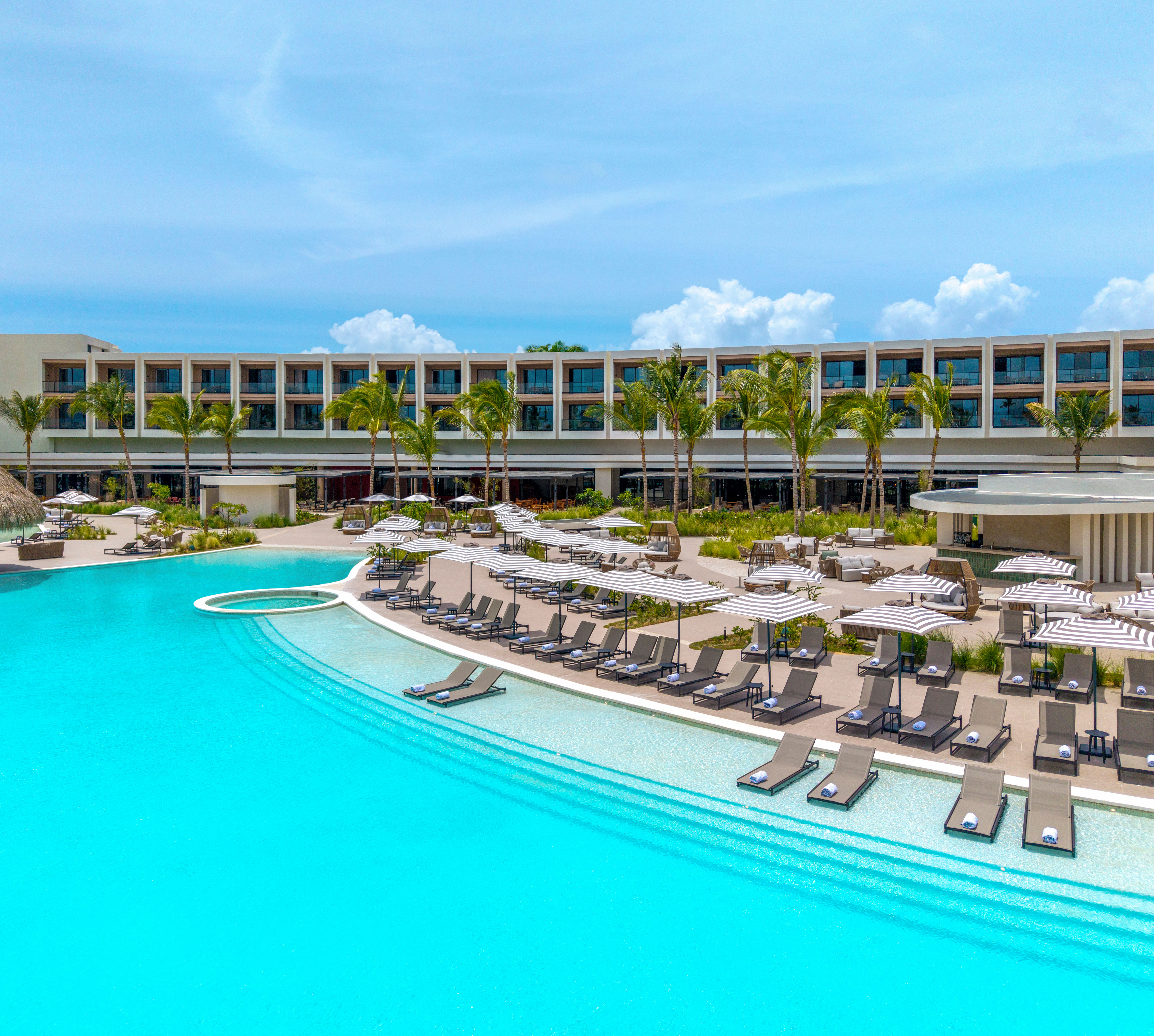 Luftaufnahme des Hauptpools