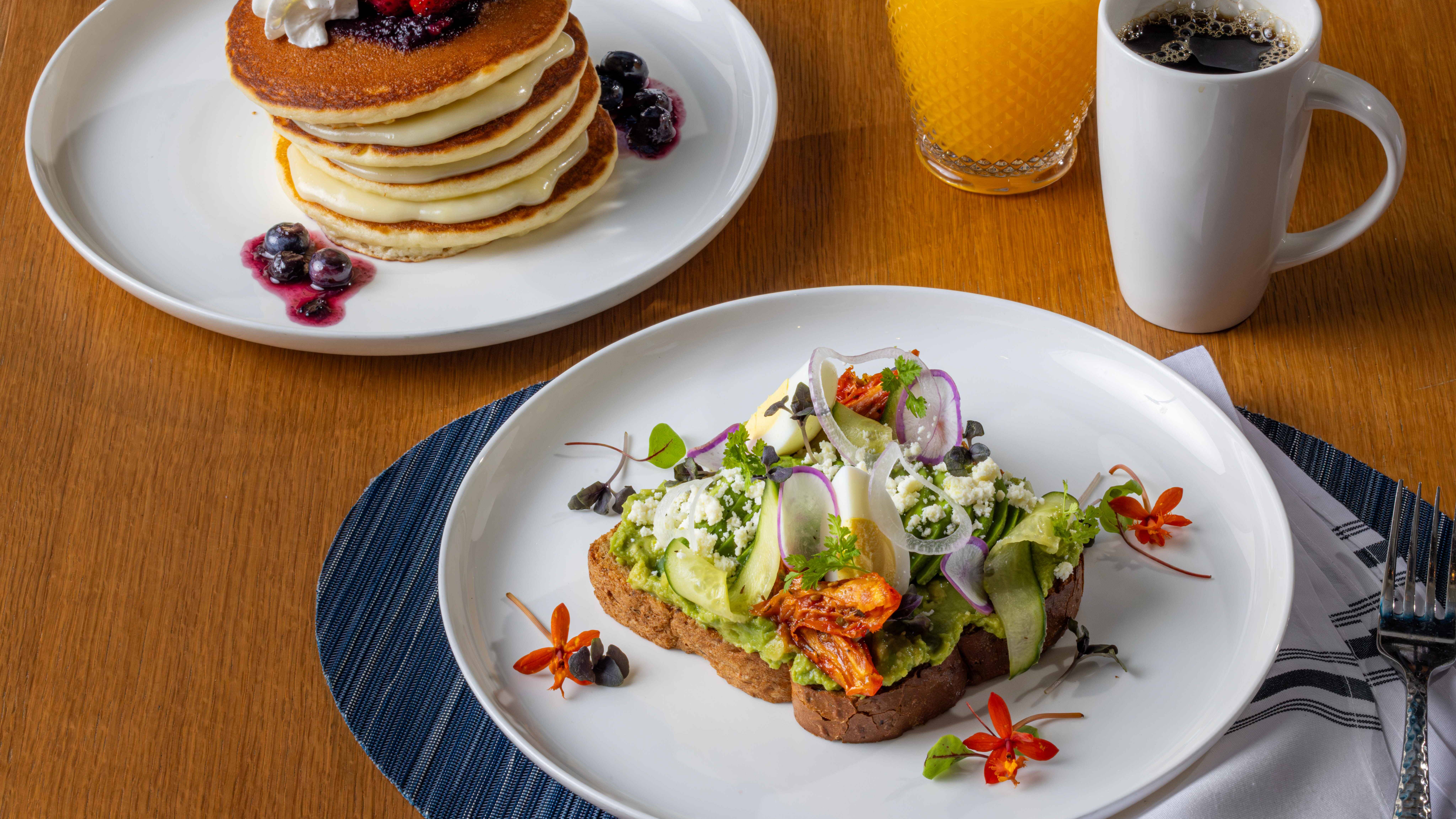 Avokado Tostu, Point Royal'de Masada Meyve ve Kremalı Krep, Kahve ve Meyve Suyu