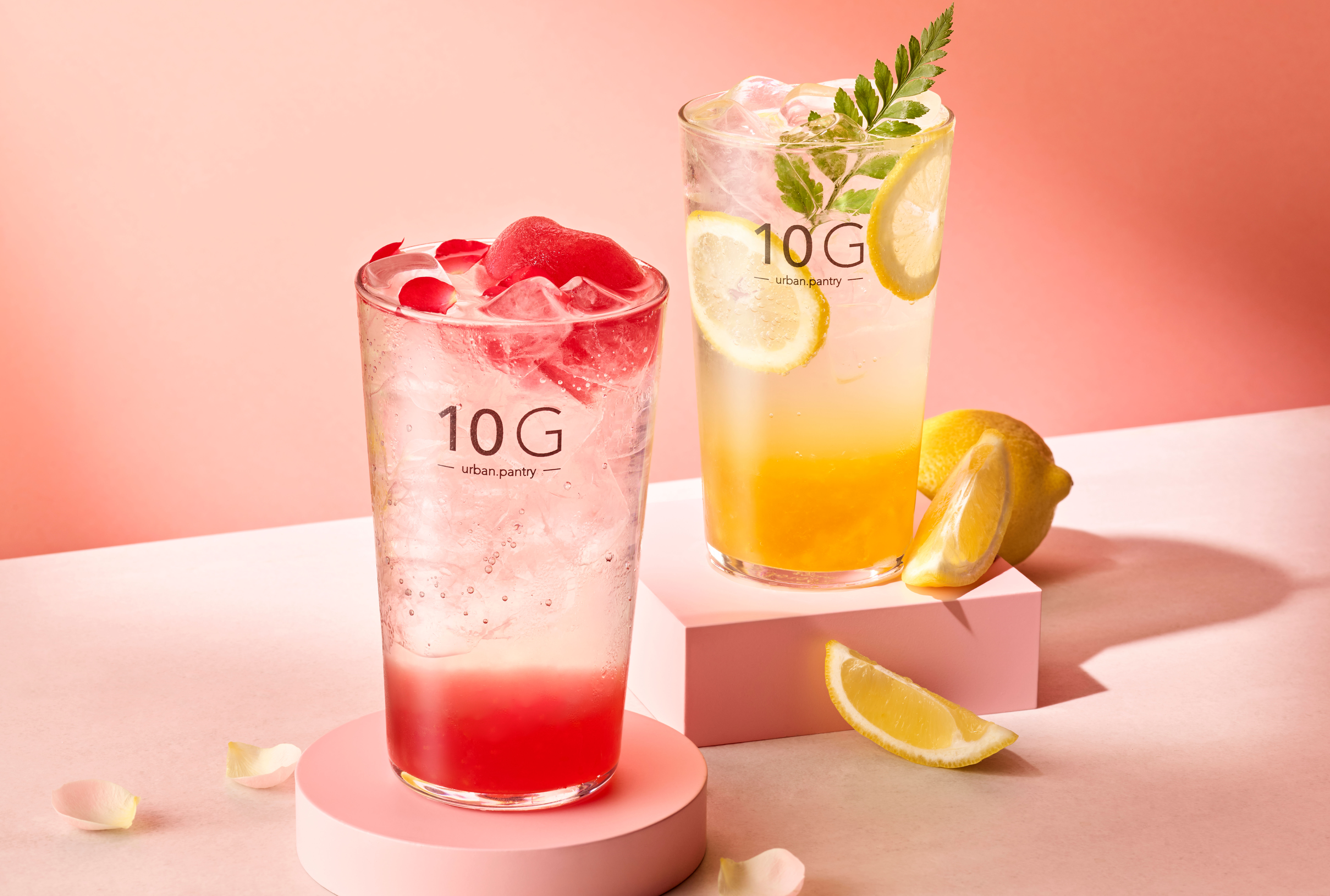 10G 로비 카페 카운터 위의 음료