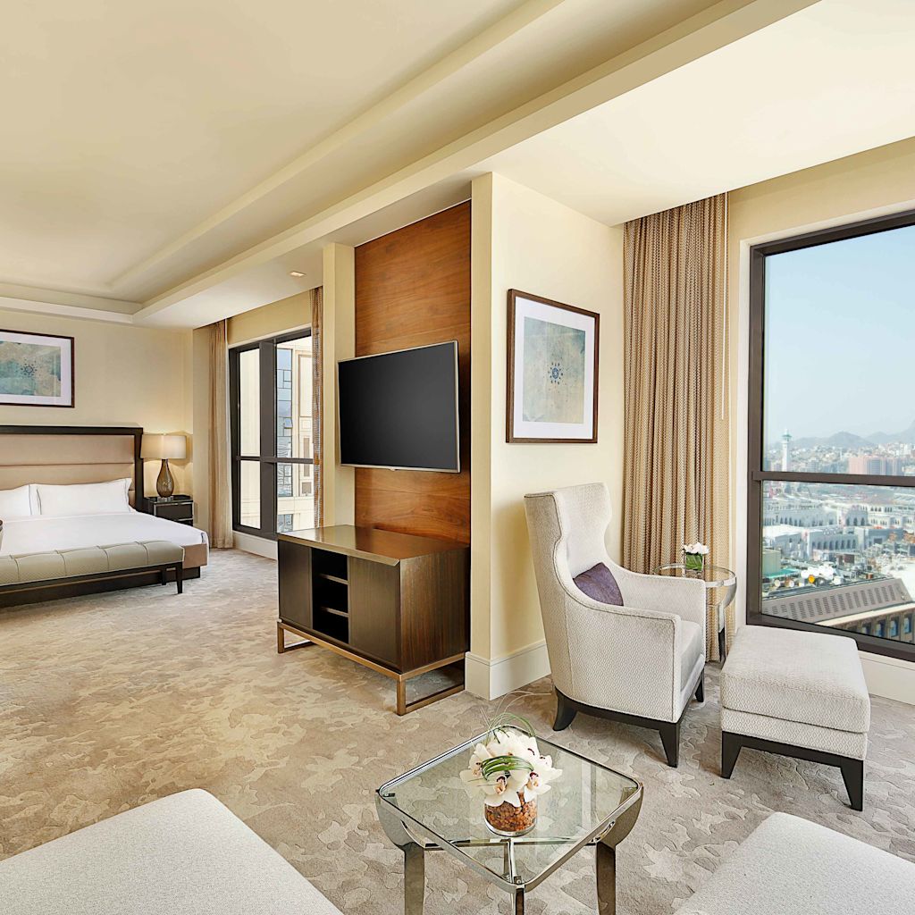 Royal Suite Guestroom with City View