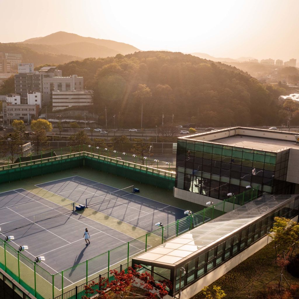 Vue aérienne des courts de tennis