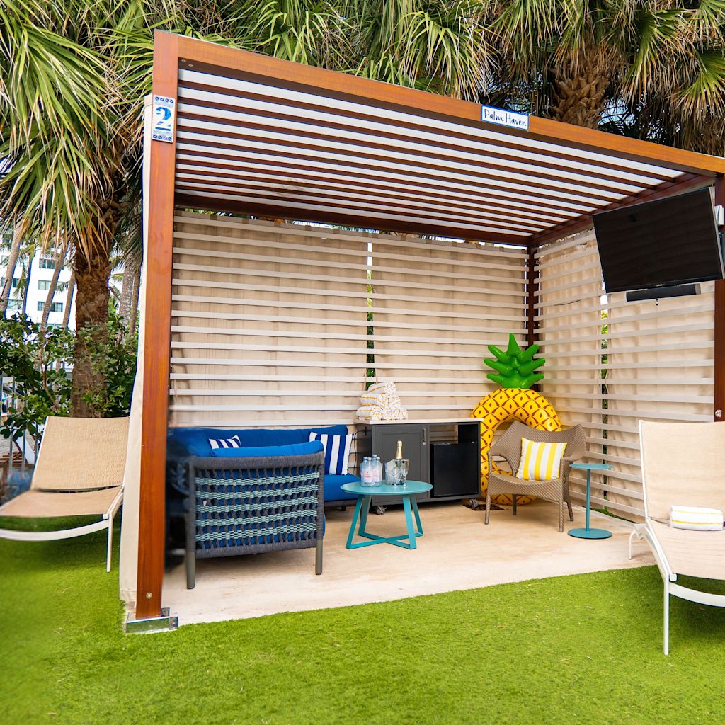 La piscină, Cabana
