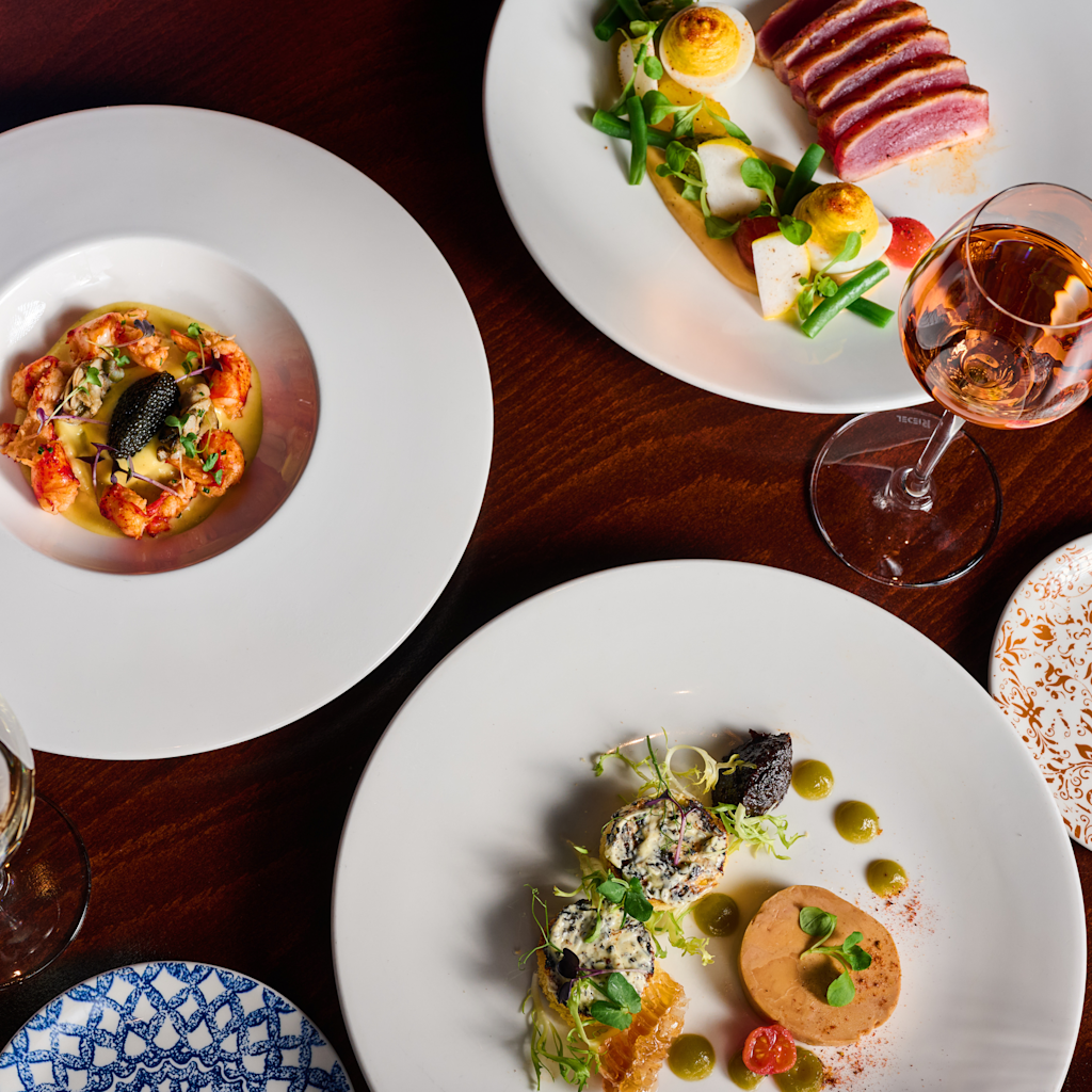 femeie făcând yoga