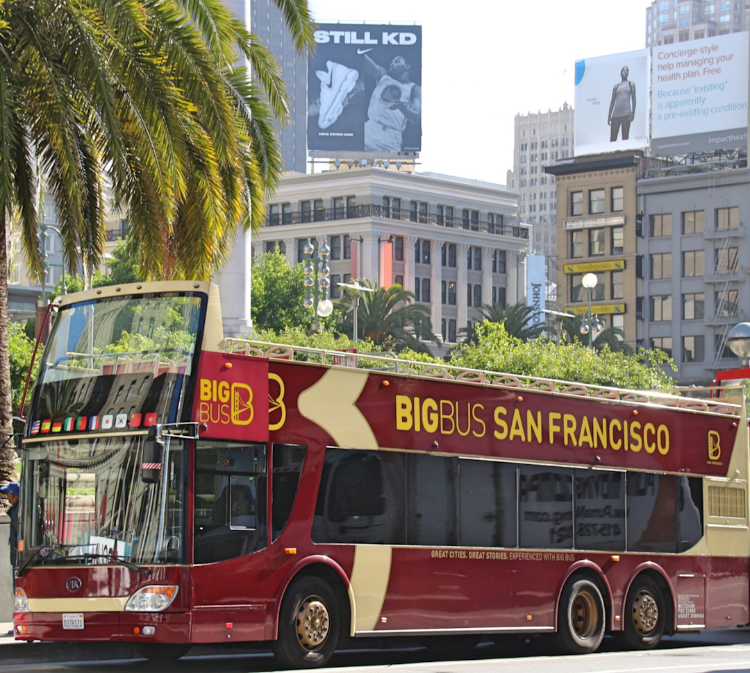 Transport cu autobuzul mare din San Francisco