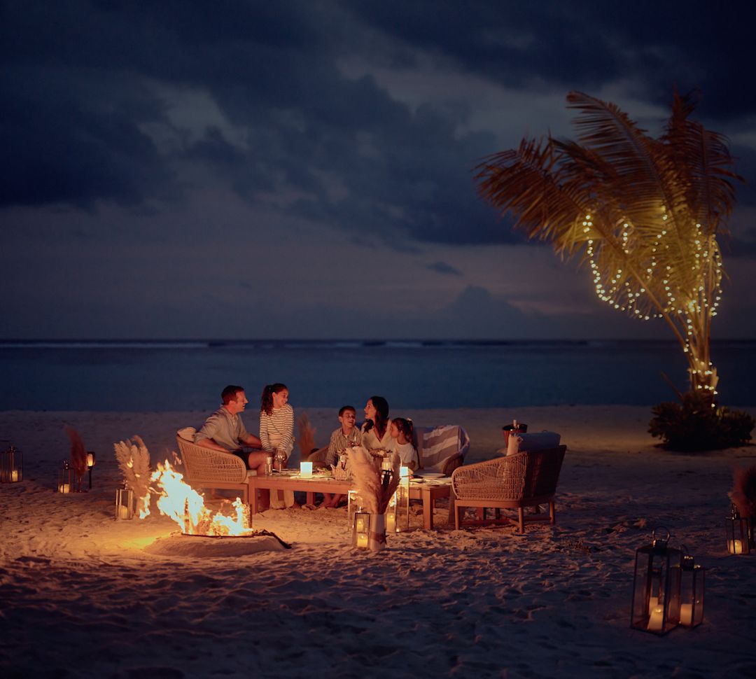 ビーチで楽しむ家族