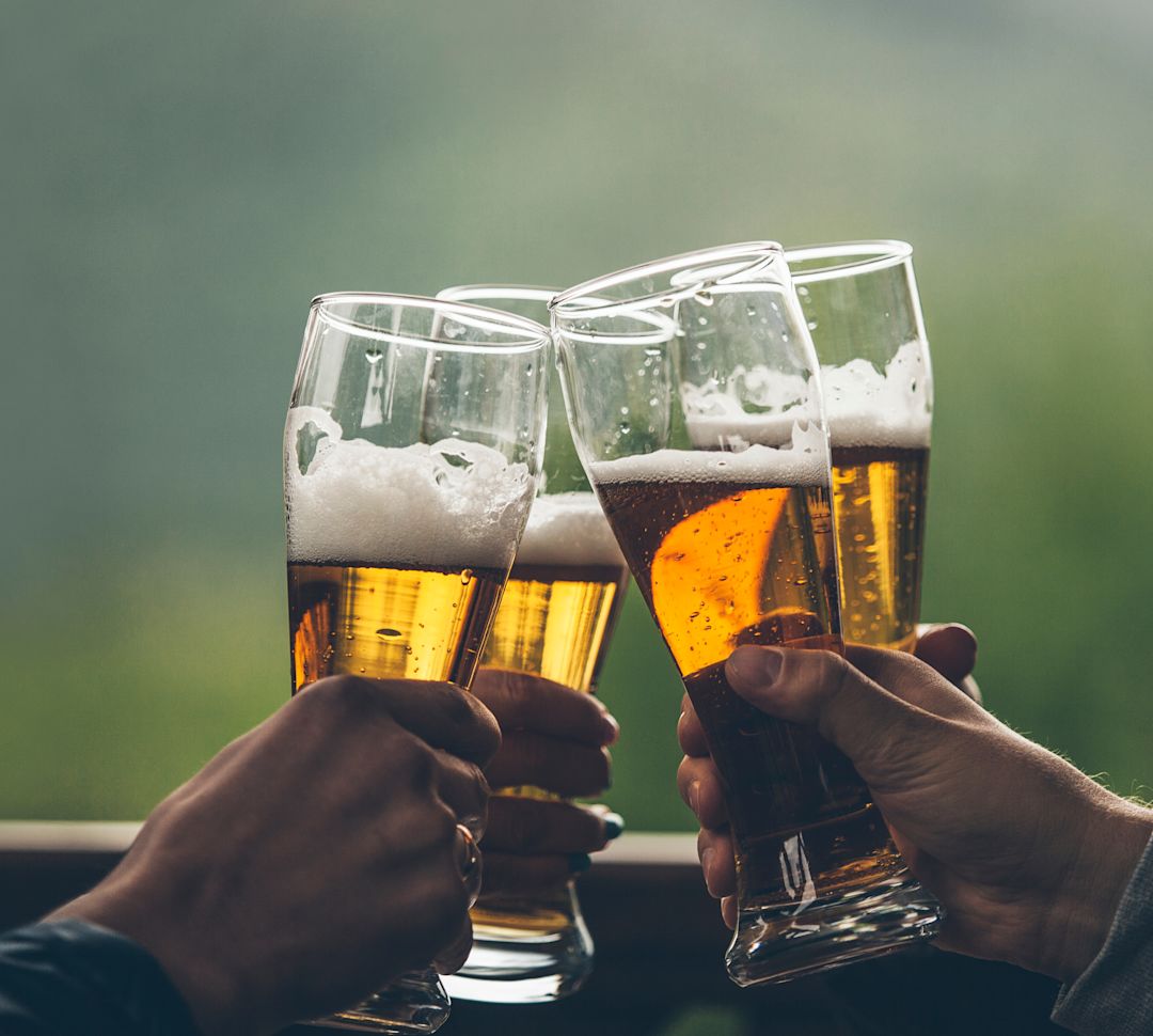 トーストでピントグラスを上げたグループ