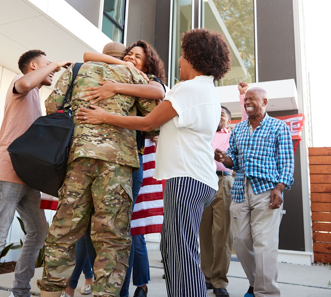 Réunion de famille avec un membre du service