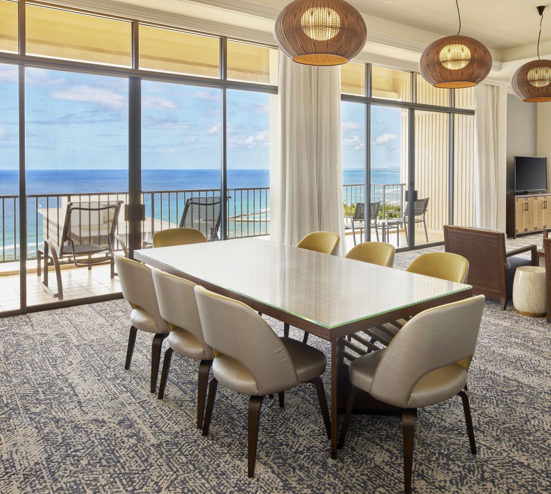 Leilani Suite Living area-transition