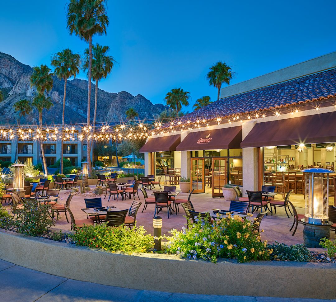 Patio Epazote - Salotto con luci al tramonto