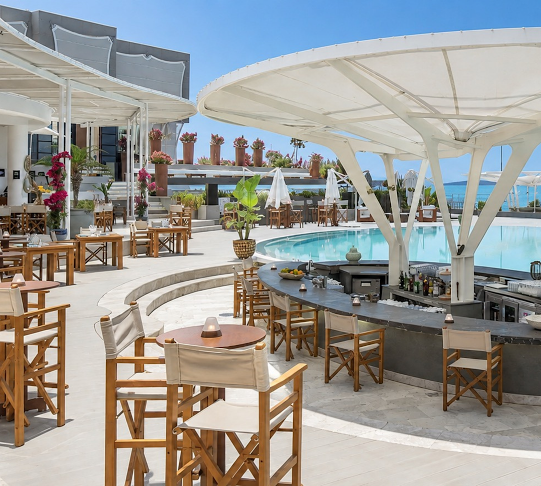 Piscina esterna con zona bar