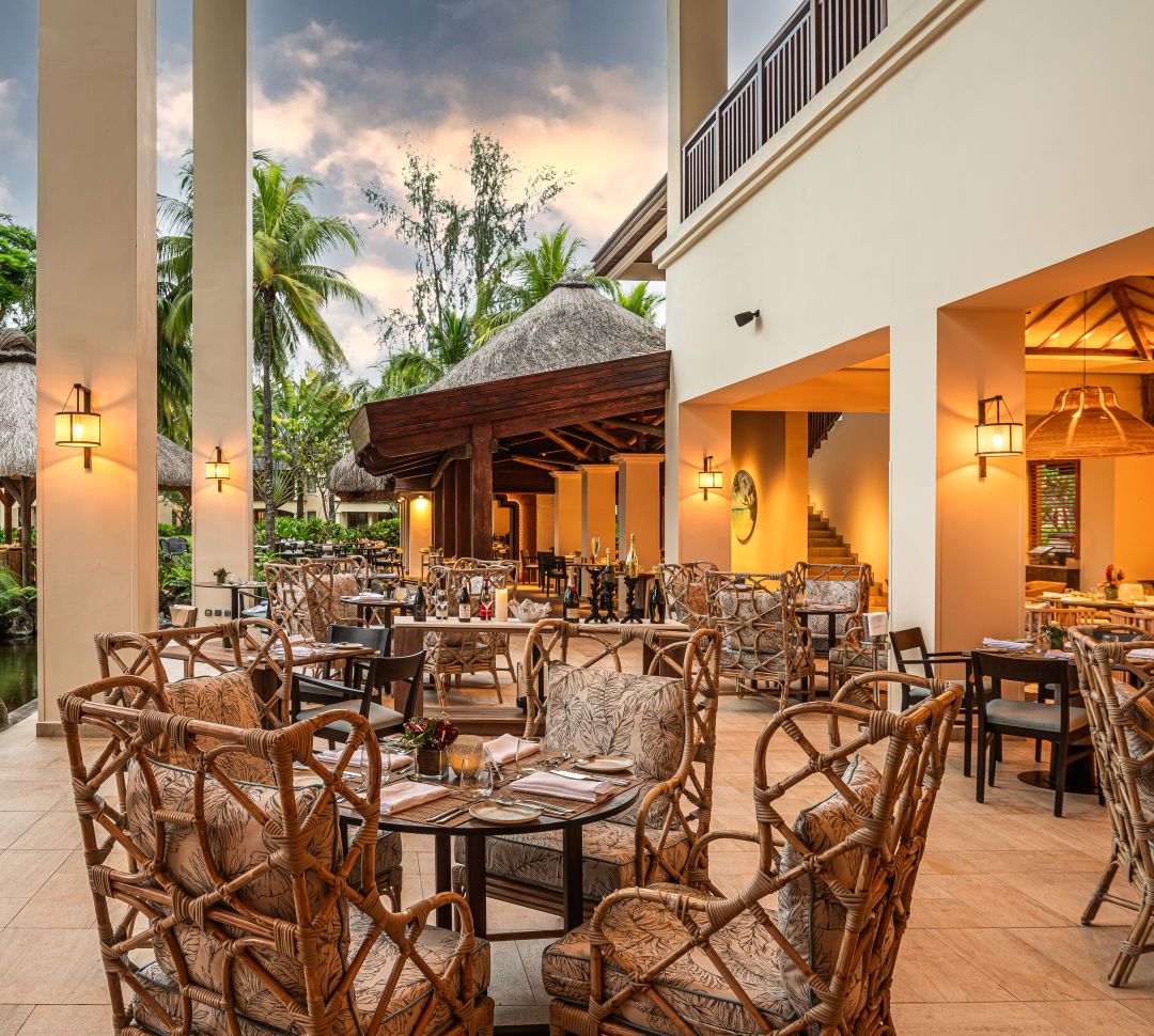 Pomme d'Amour Outdoor Dining