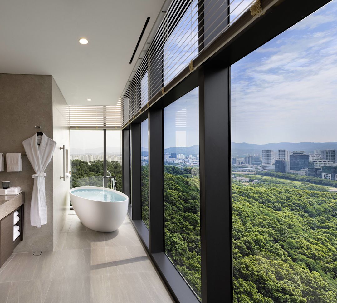 Suite Premium - Bagno con vasca e finestre