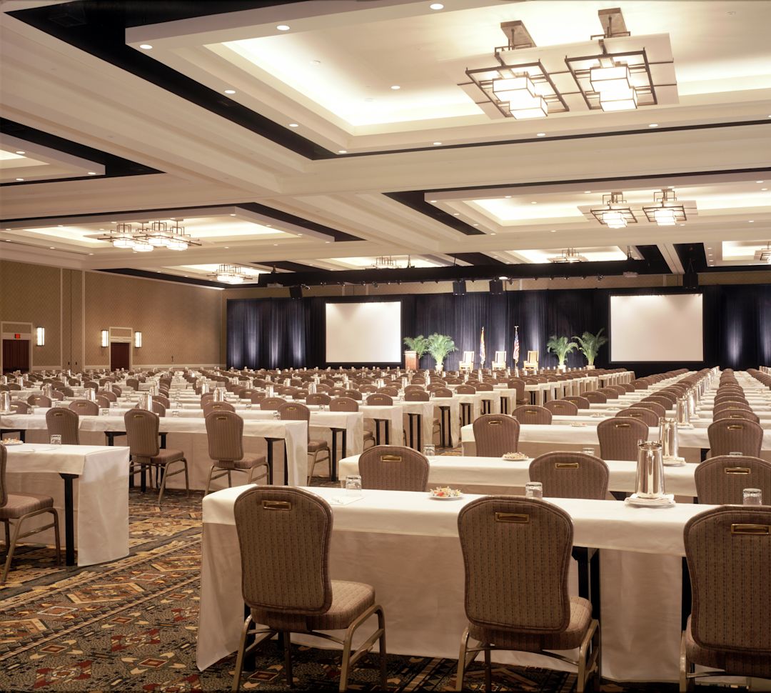 Salle de réception Frank Lloyd Wright en configuration salle de cours