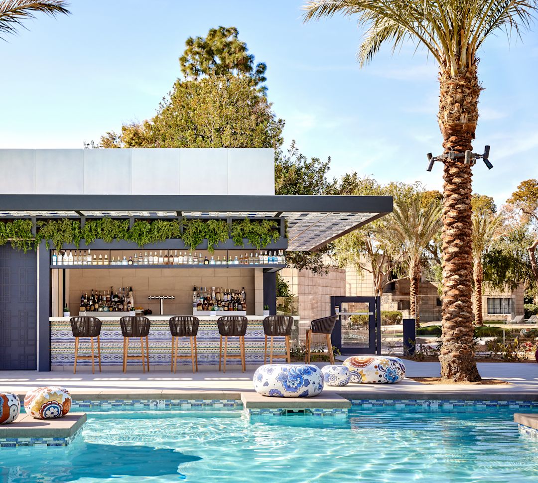 outdoor pool bar