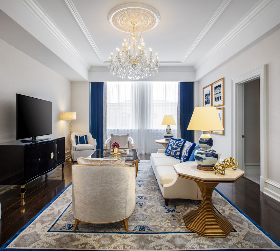 Penn Ave One Bedroom Suite, Living Room-transition