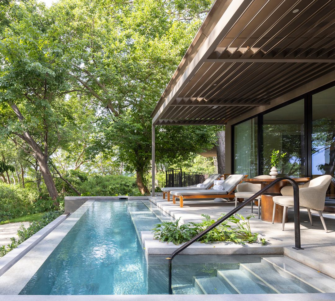 Pacifico suite private patio under the trees, plunge pool, lounge chairs