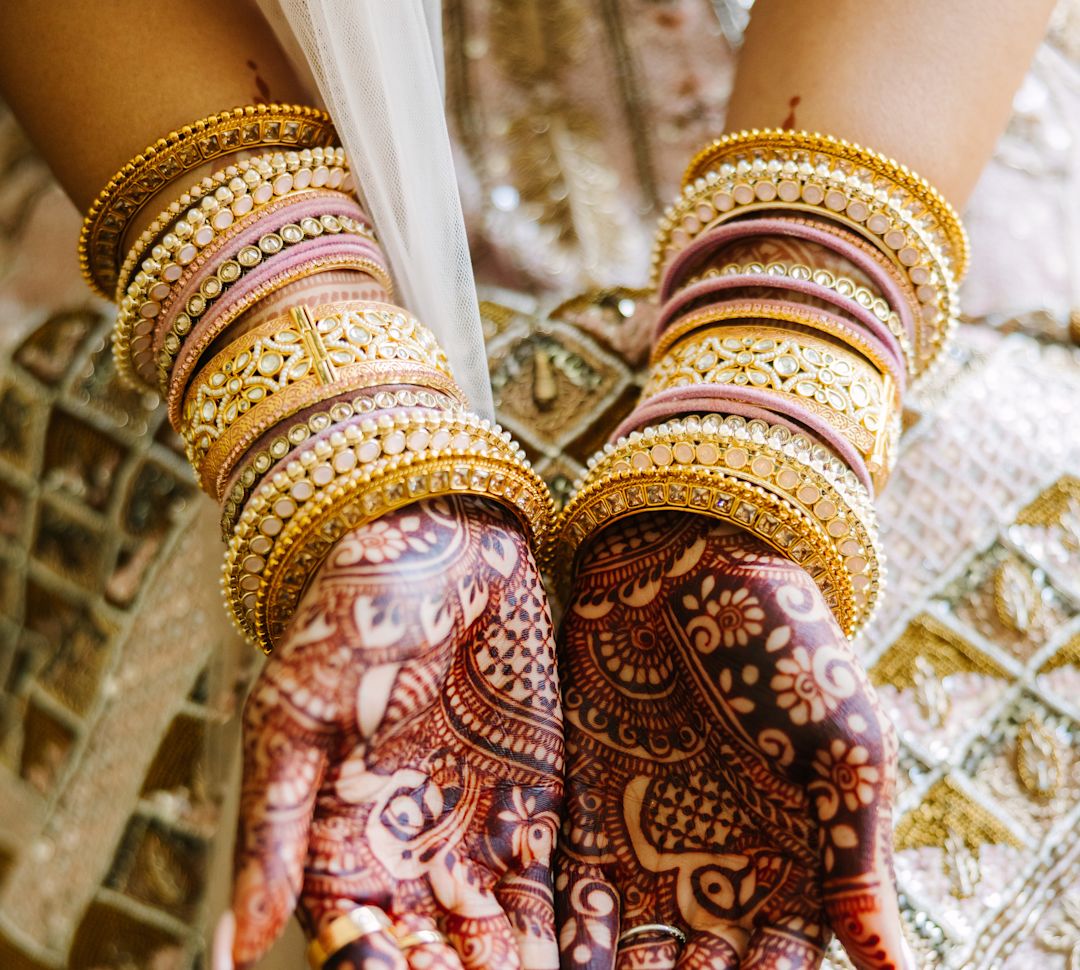 kına dövmeleri ile açık eller