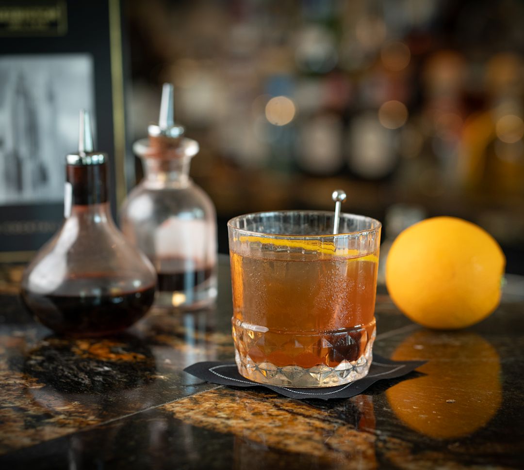 Eski tarz bara sahip Lexington Grill & Bar