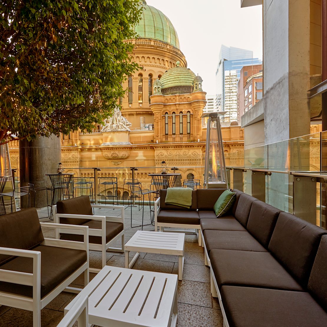 Espace salon du balcon extérieur du Zeta Secret Garden, transition