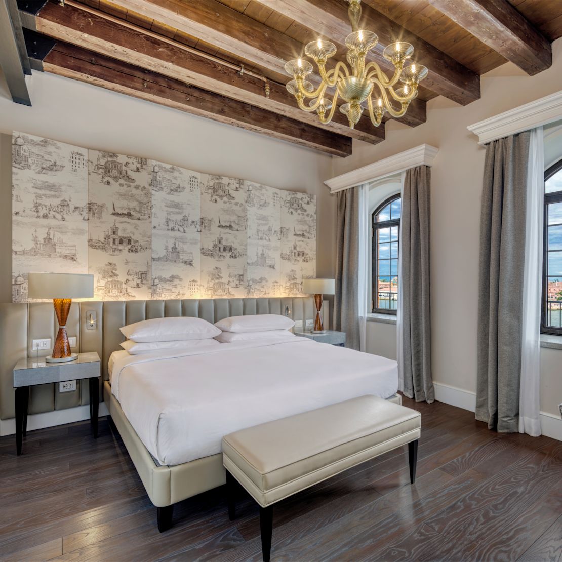 Tower Suite with Large Bed and City View-transition