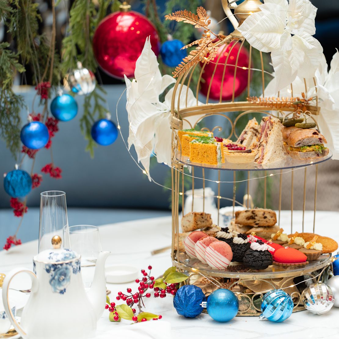 Thé de l'après-midi de Noël Peacock Alley, sandwichs, biscuits, décorations de Noël, transition