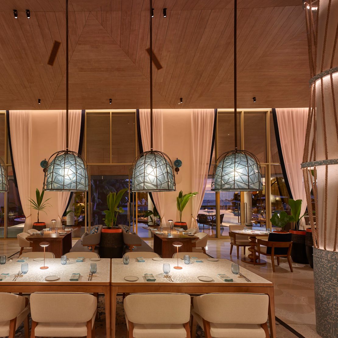 La Perle Evening-transition