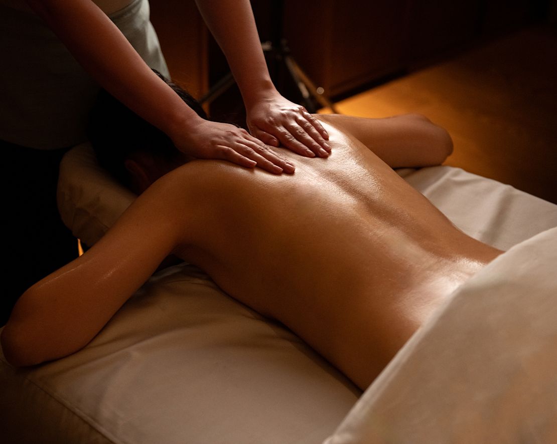 Donna che riceve un massaggio-previous-transition