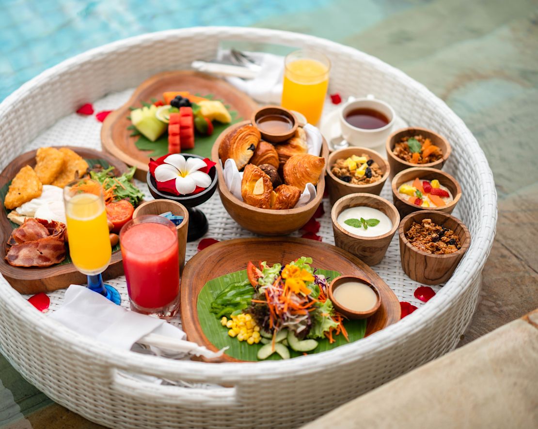 Bandeja con selecciones de alimentos-transition