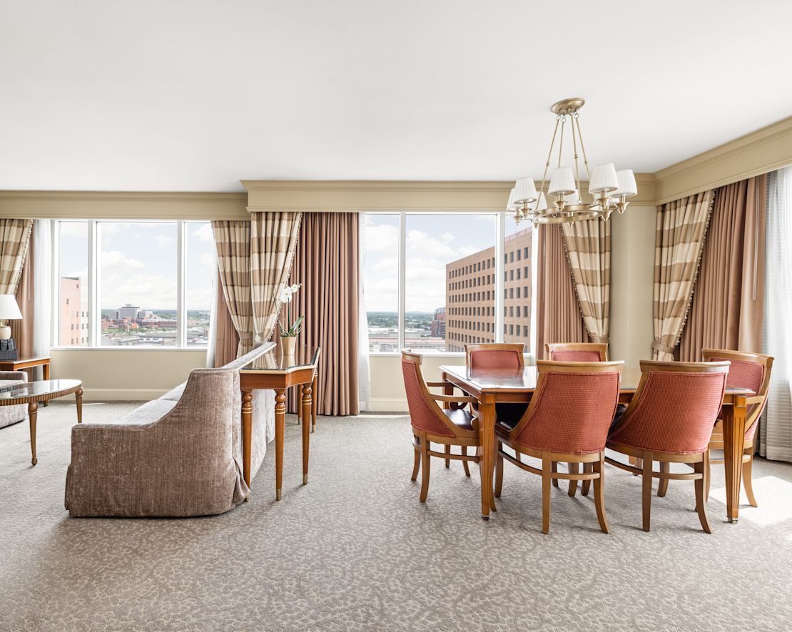 Executive King Guestroom-transition