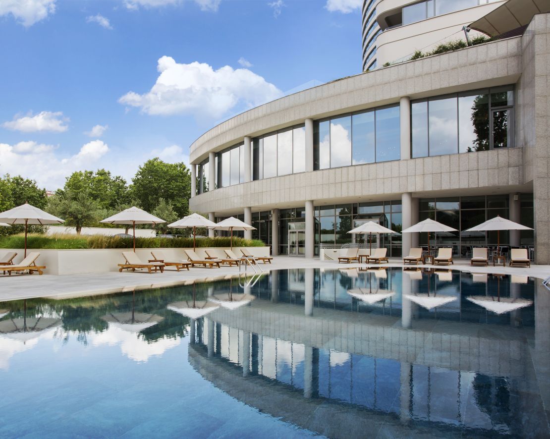 Hotel Exterior-transition