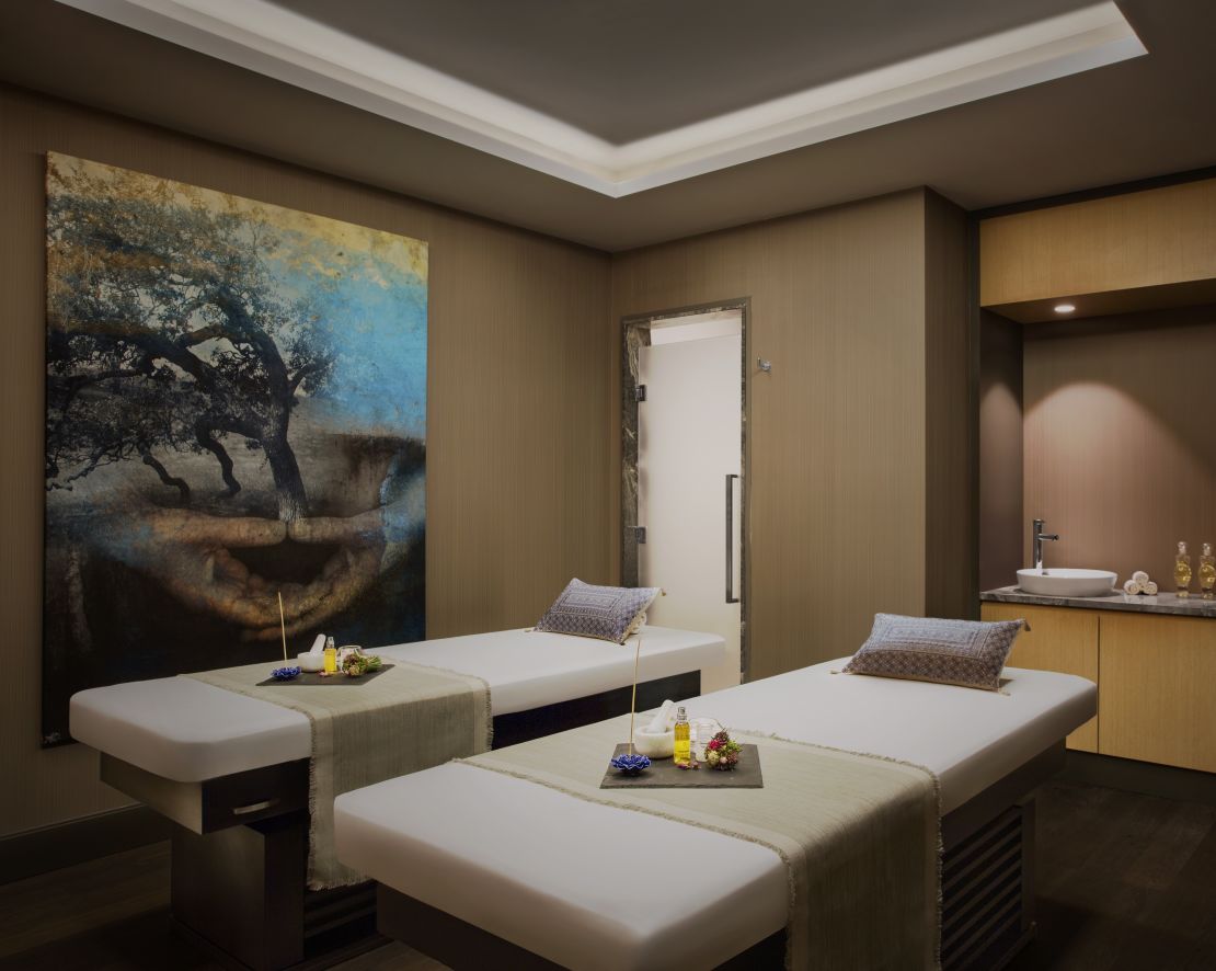 Couples Massage Room with Two Tables-transition