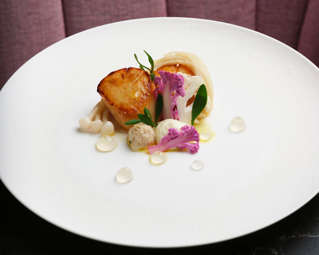 Scallops Dish on a Plate no The Pem Restaurant-transition