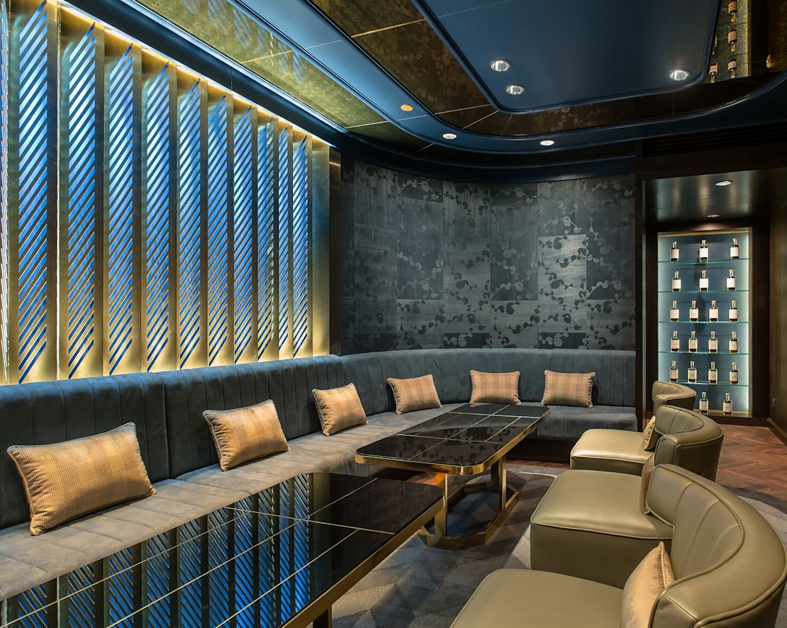 Manhattan bar Rockerfeller private room-transition
