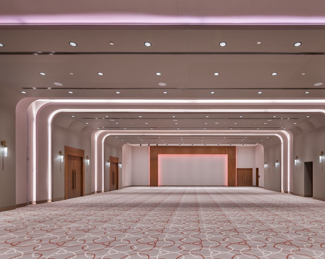 empty ballroom-transition