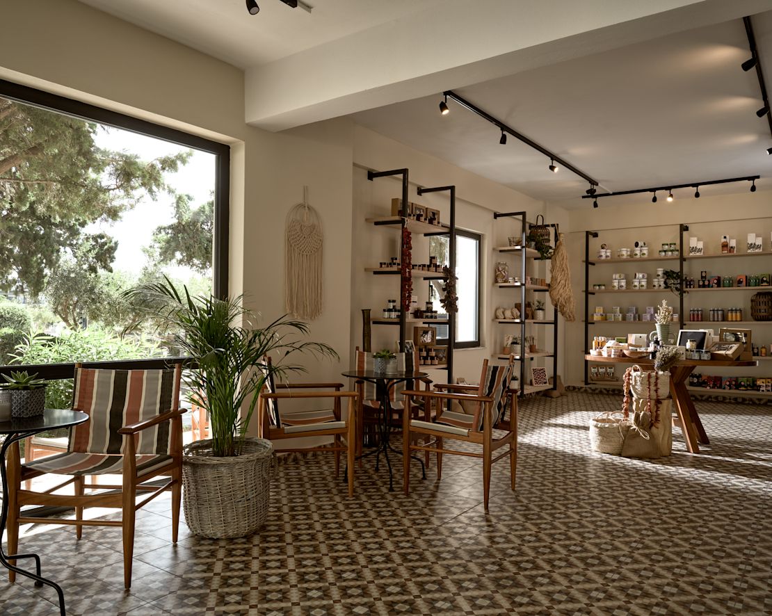 Maloobchod s přechodem do prostoru pro sezení