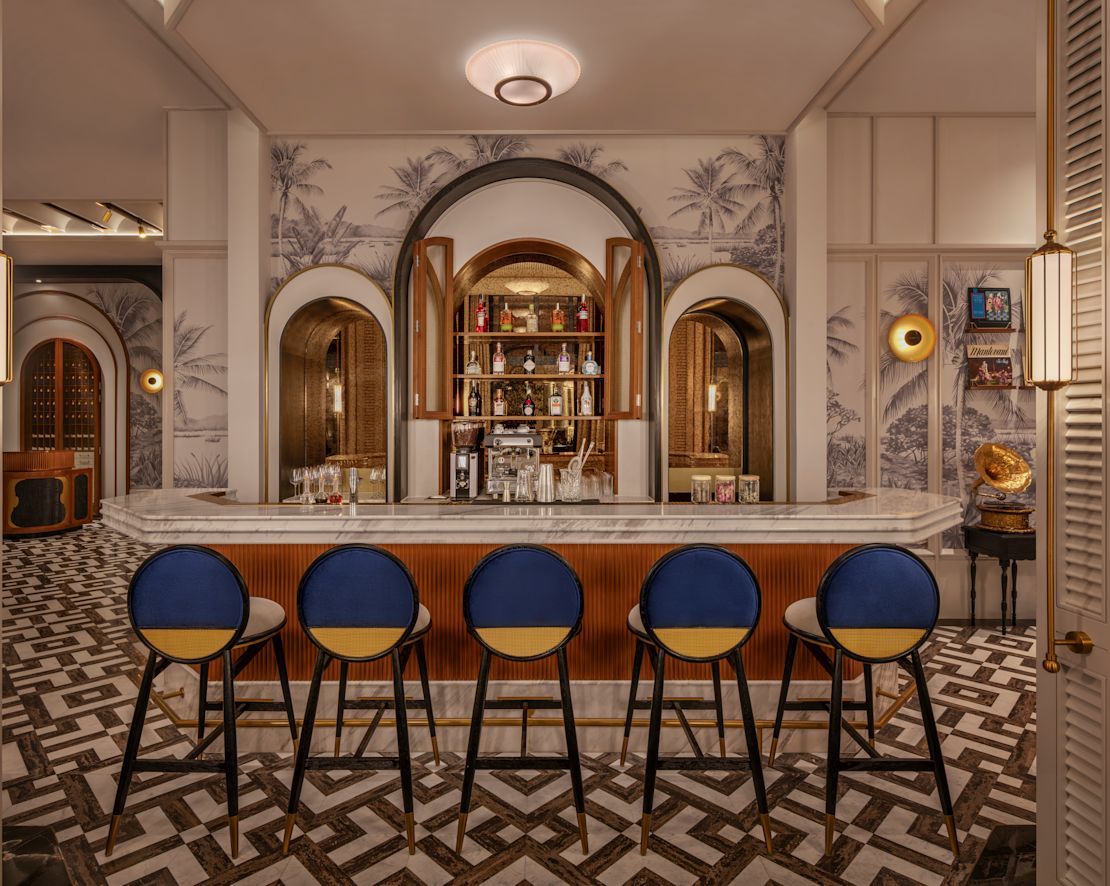 Finca Bar Area-next-transition
