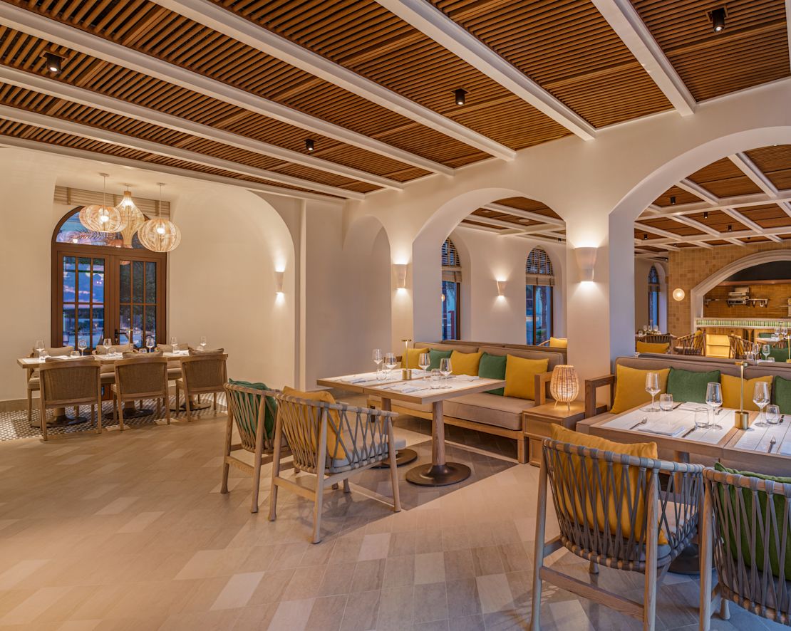 レストラン「マーレ」のダイニングエリア、次のトランジション