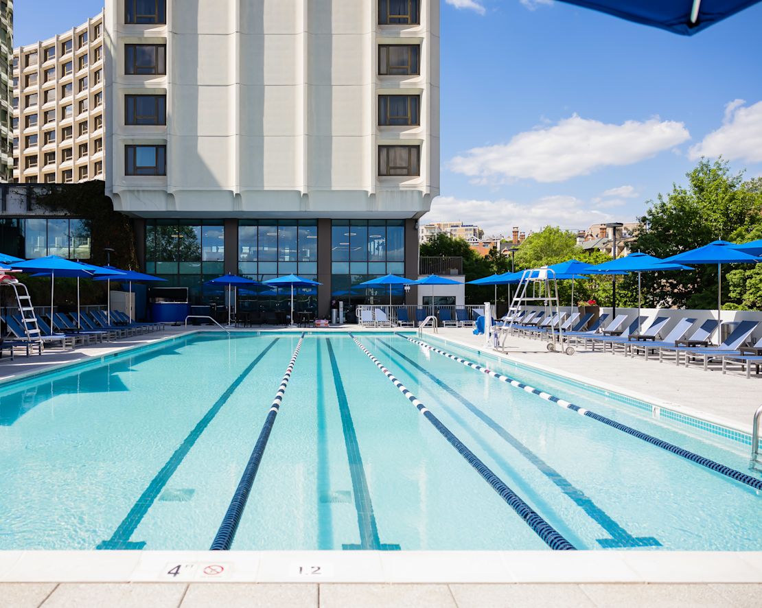 Washington Hilton açık havuz geçişi